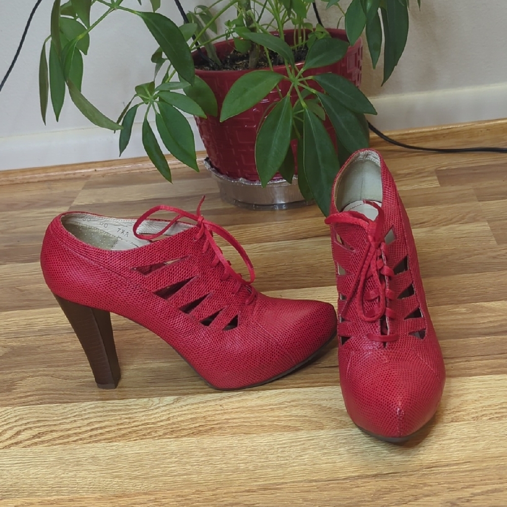 Bon Bonite Genuine Colombian Leather Heels – Red Lace-Up | US 10 / EU 40